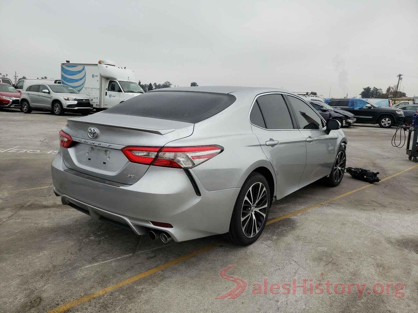 4T1B11HK2JU078707 2018 TOYOTA CAMRY