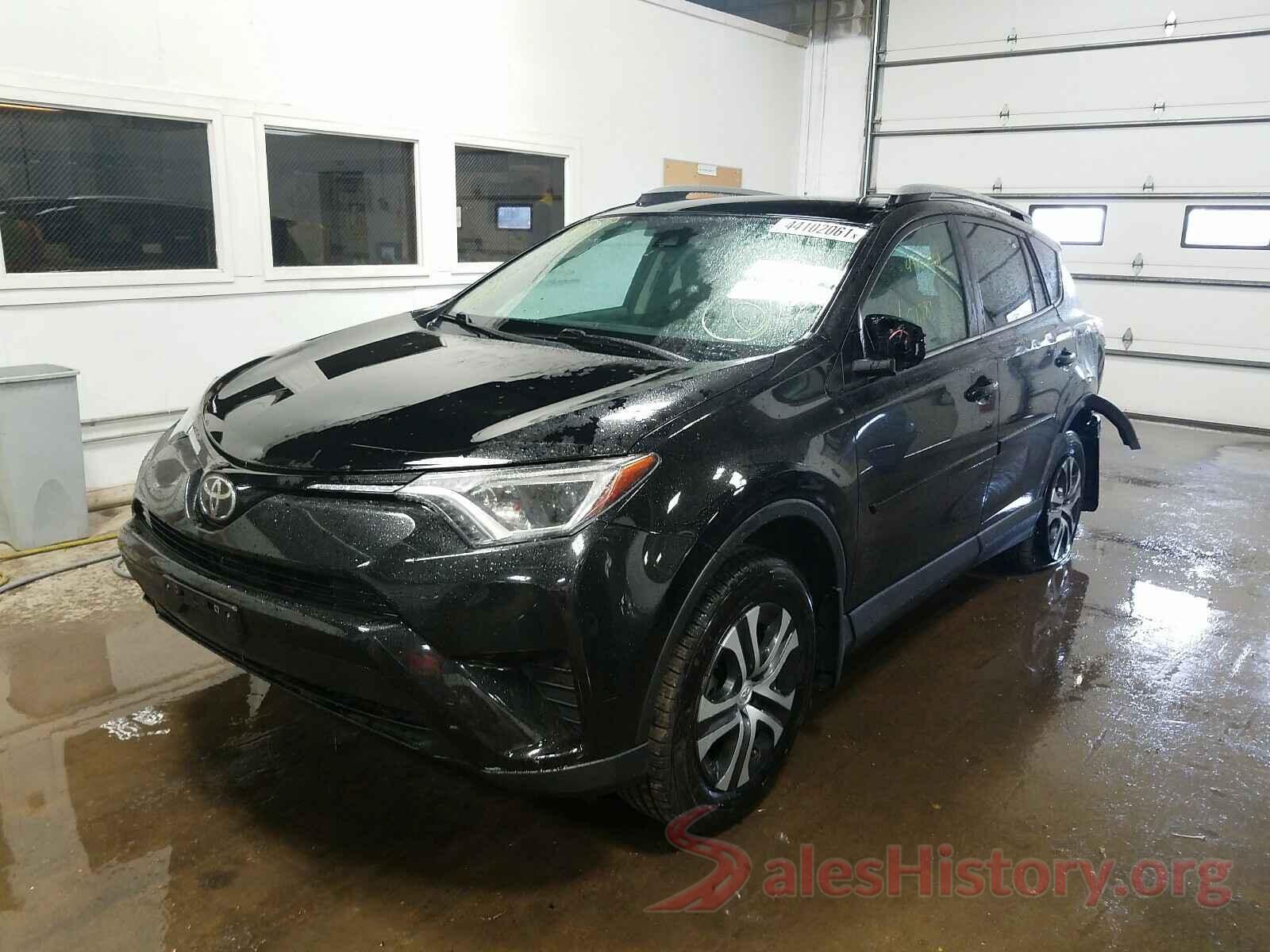 2T3BFREV6HW592351 2017 TOYOTA RAV4