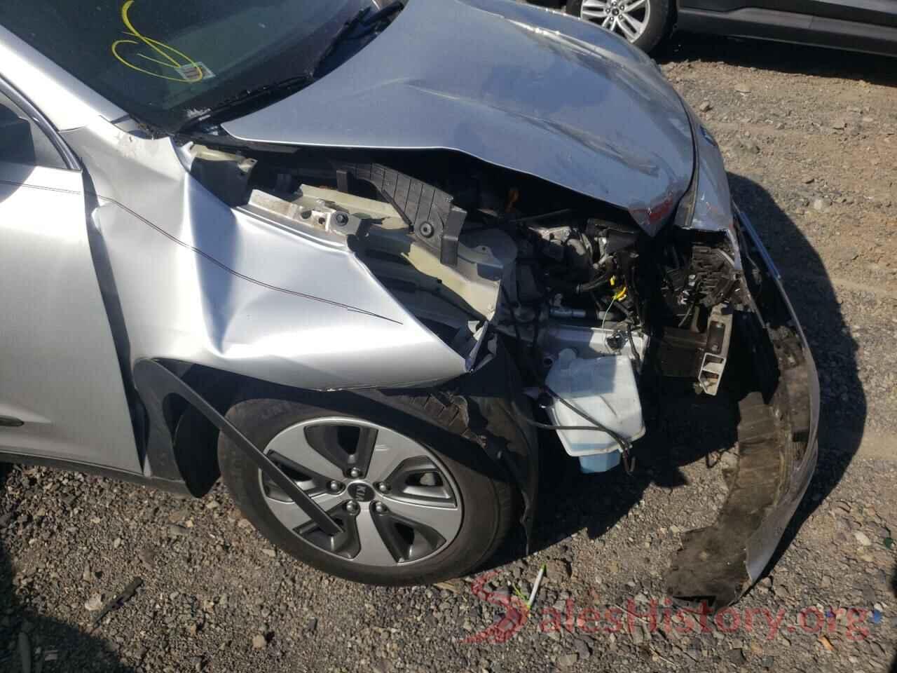 KNDCB3LC8H5080936 2017 KIA NIRO