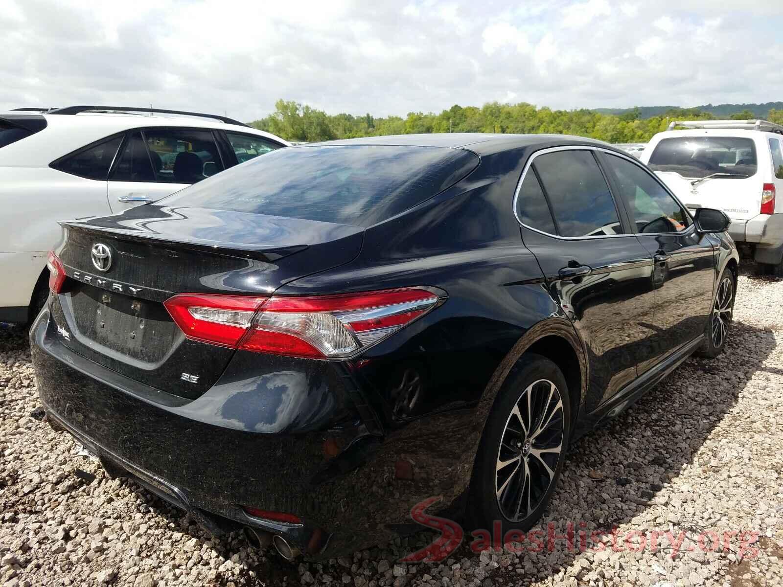 4T1B11HK9JU639727 2018 TOYOTA CAMRY