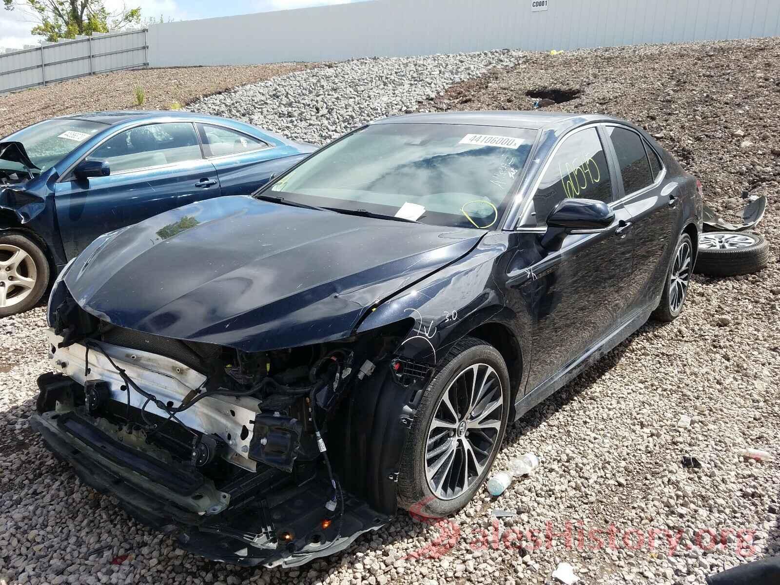 4T1B11HK9JU639727 2018 TOYOTA CAMRY