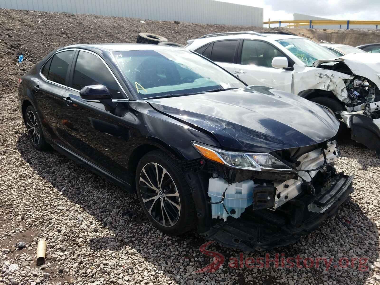 4T1B11HK9JU639727 2018 TOYOTA CAMRY