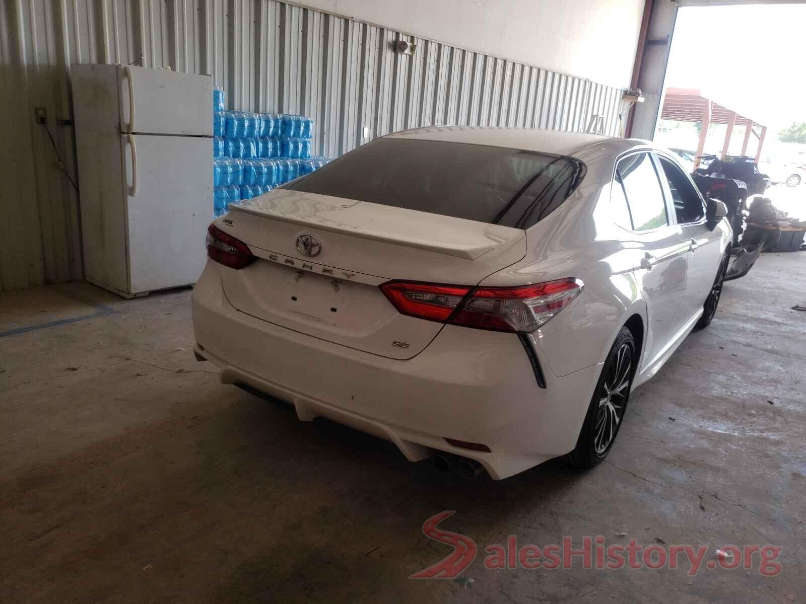 4T1B11HK1JU555840 2018 TOYOTA CAMRY