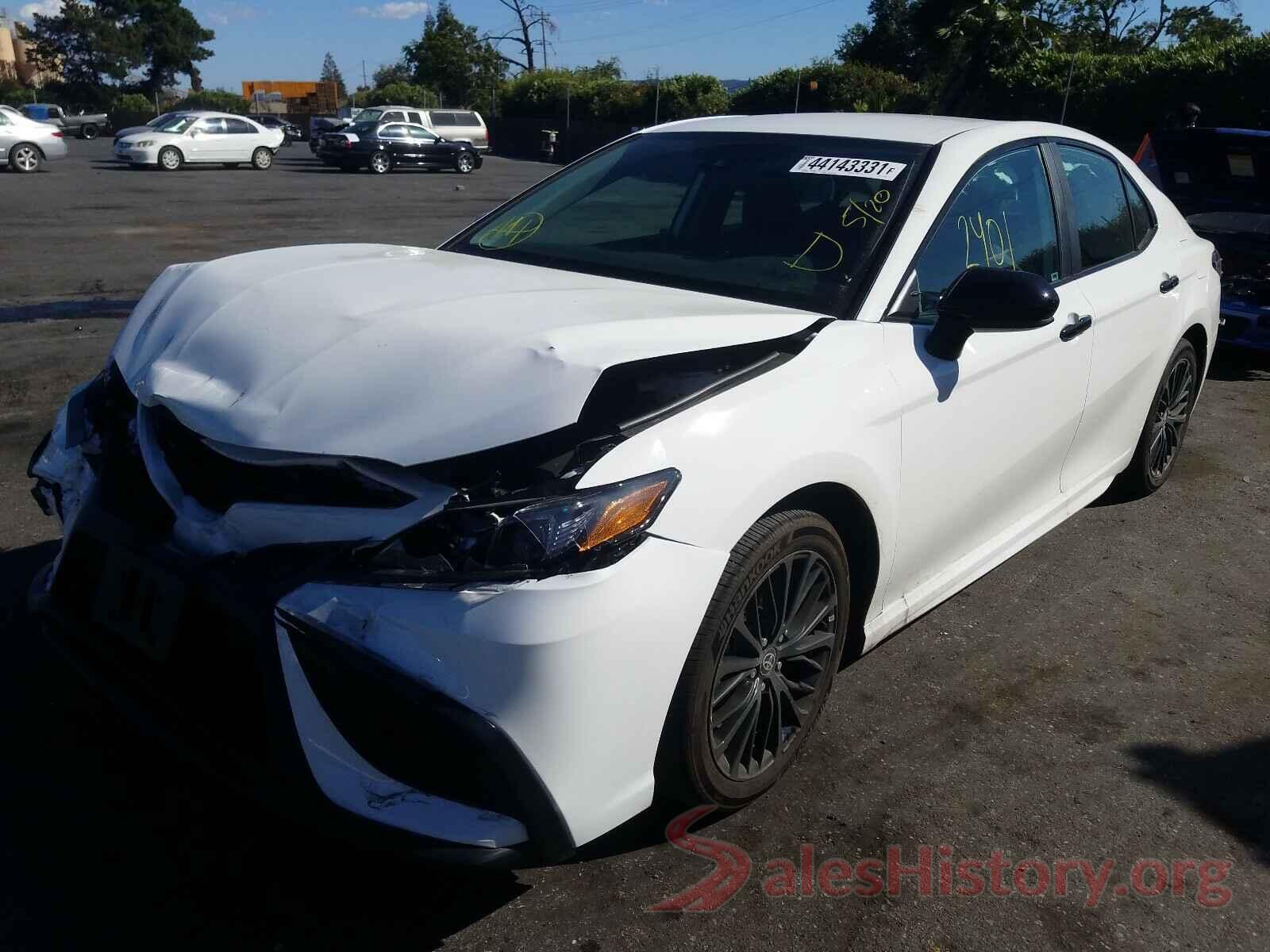 4T1G11AKXMU402586 2021 TOYOTA CAMRY