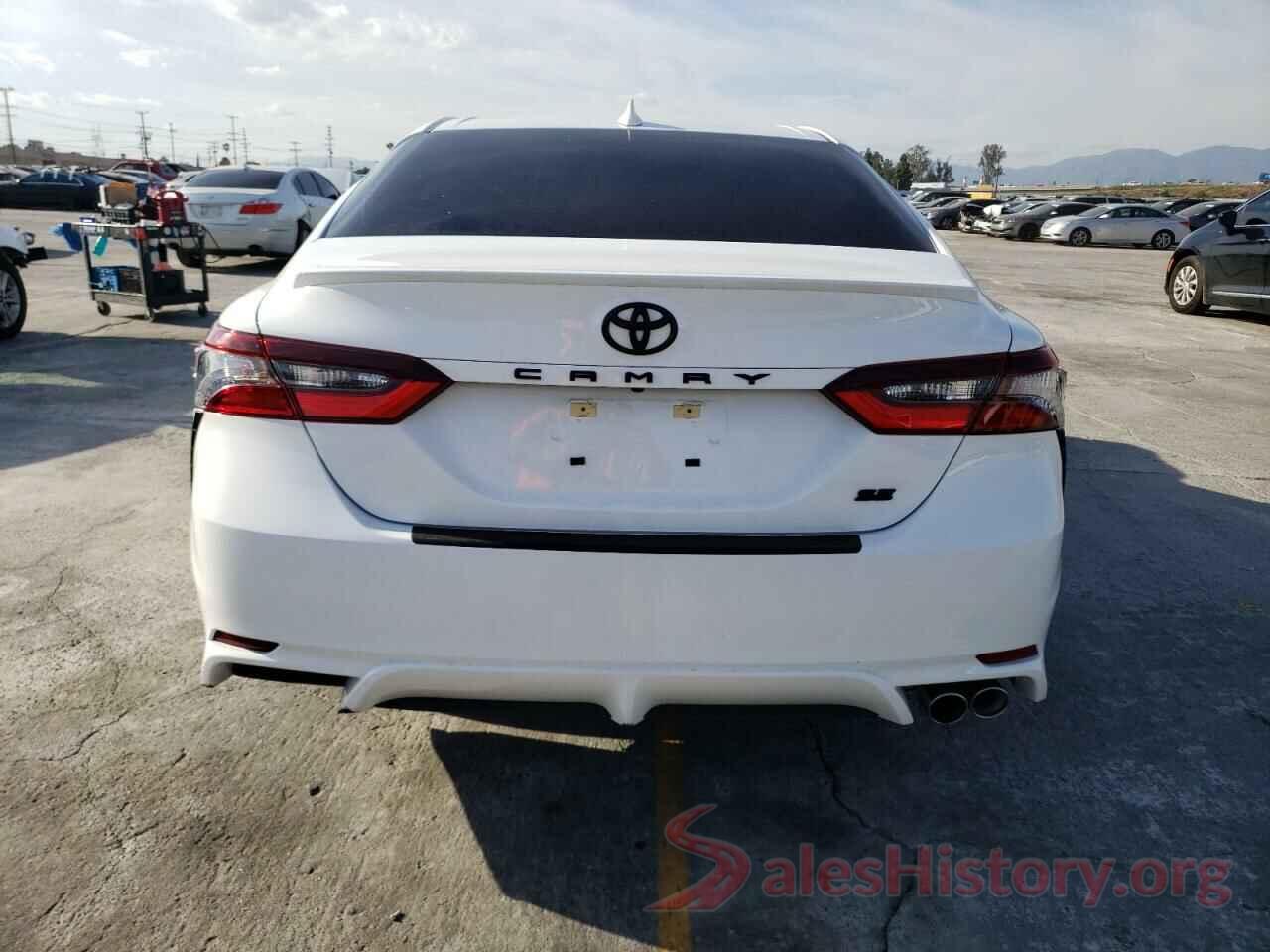 4T1G11AK8NU684759 2022 TOYOTA CAMRY