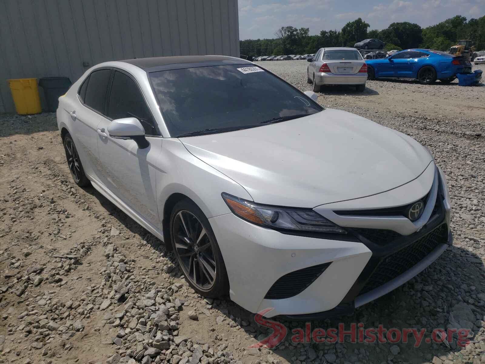 4T1B61HK1JU052228 2018 TOYOTA CAMRY