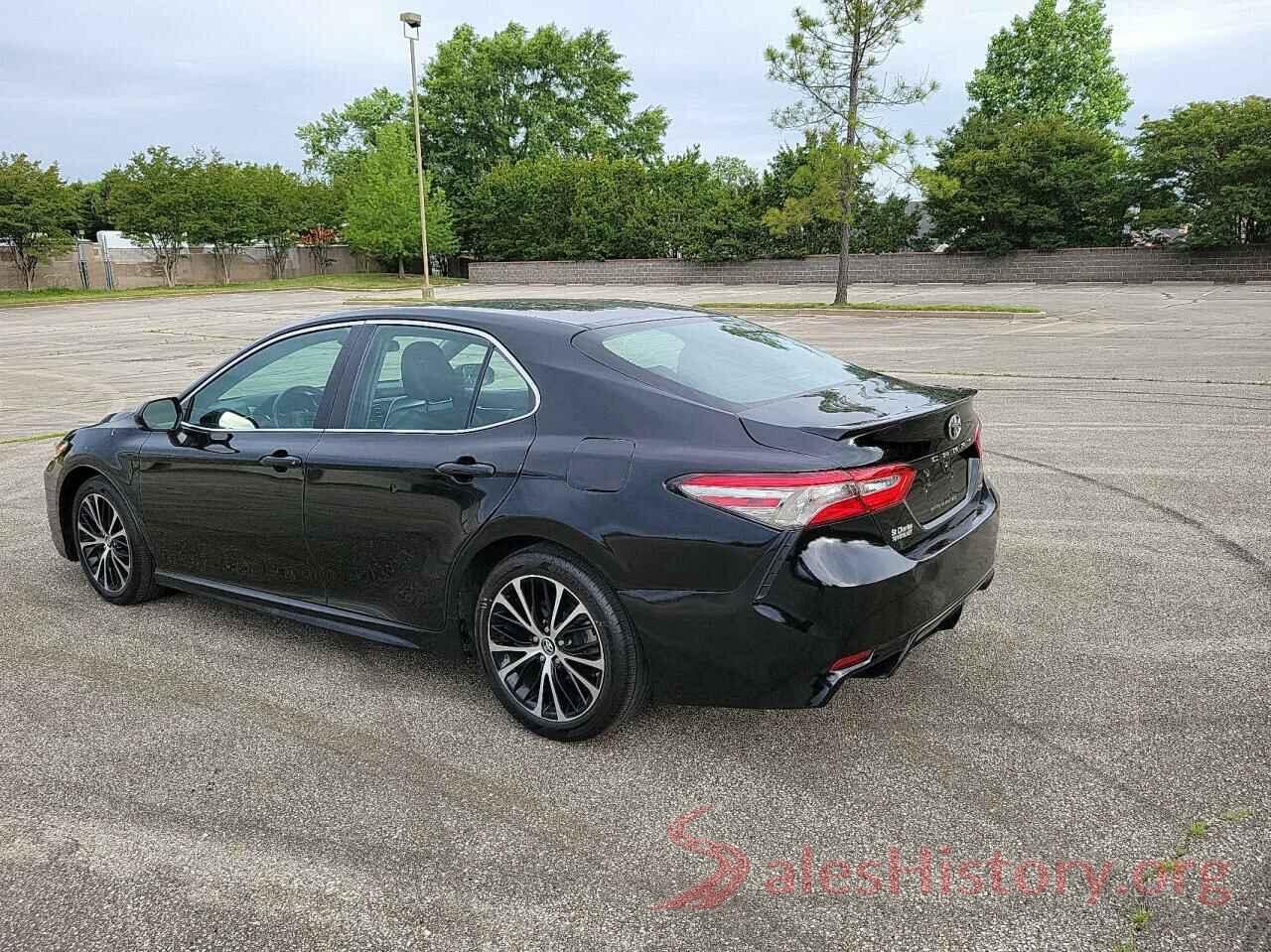 4T1B11HKXJU598282 2018 TOYOTA CAMRY