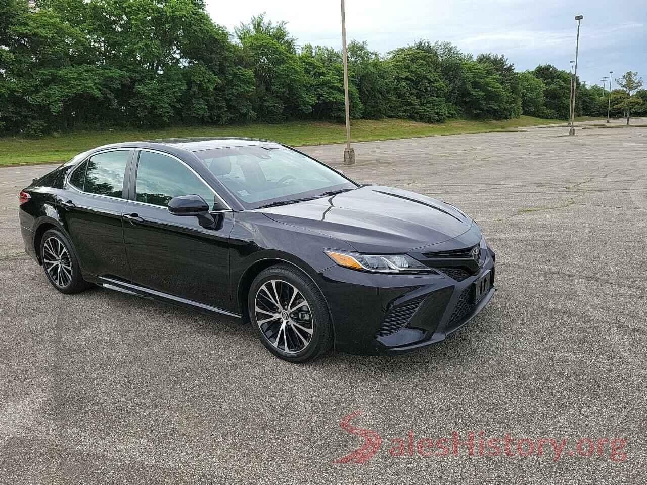 4T1B11HKXJU598282 2018 TOYOTA CAMRY