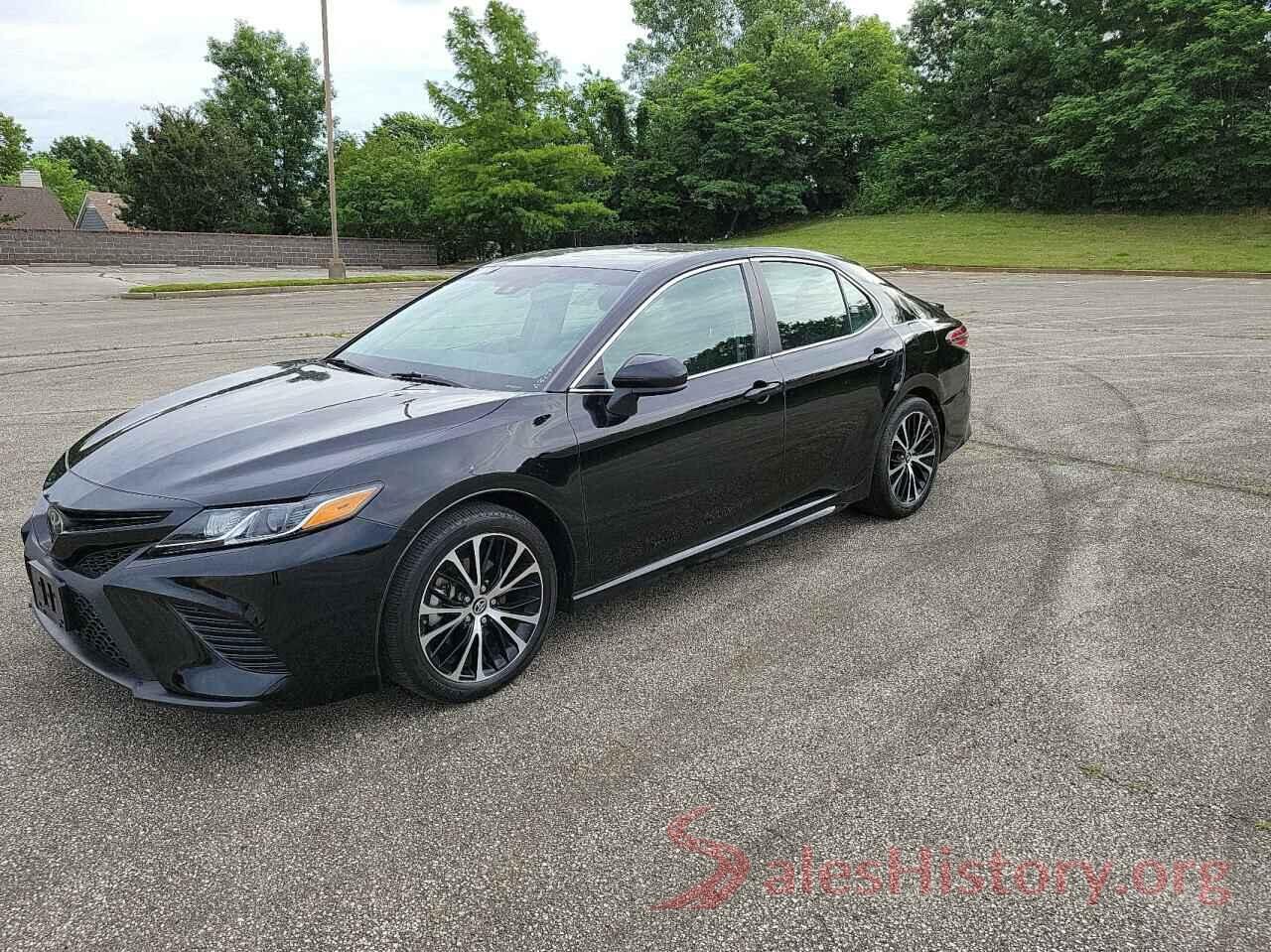 4T1B11HKXJU598282 2018 TOYOTA CAMRY