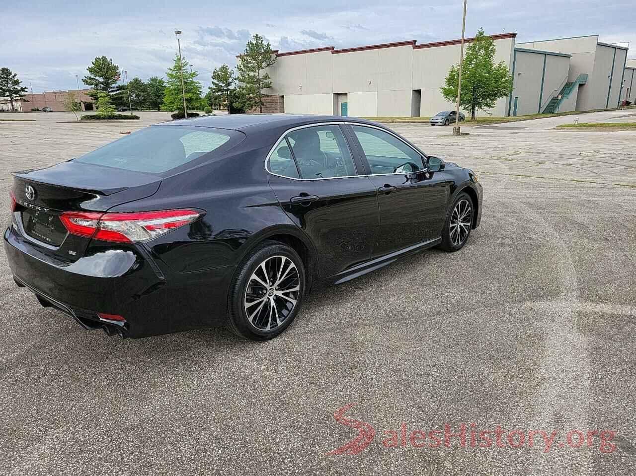 4T1B11HKXJU598282 2018 TOYOTA CAMRY