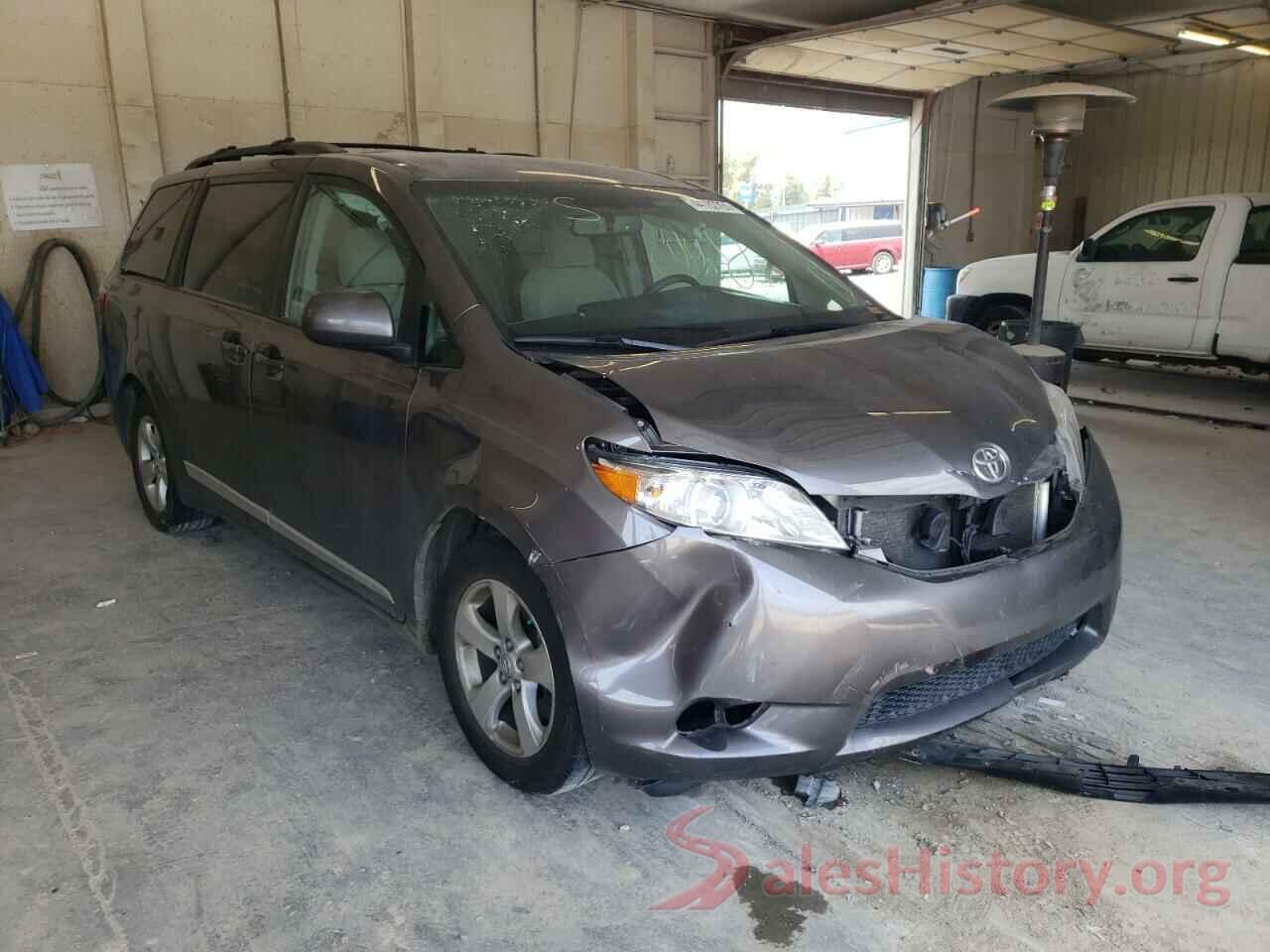 5TDKZ3DC7HS811145 2017 TOYOTA SIENNA