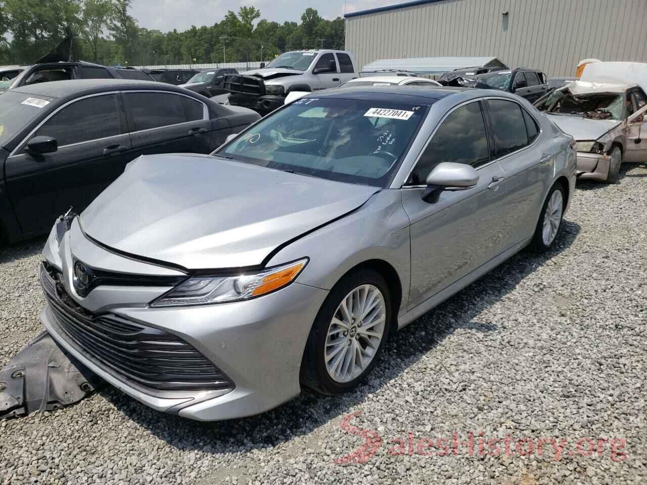 4T1B11HK8JU136190 2018 TOYOTA CAMRY