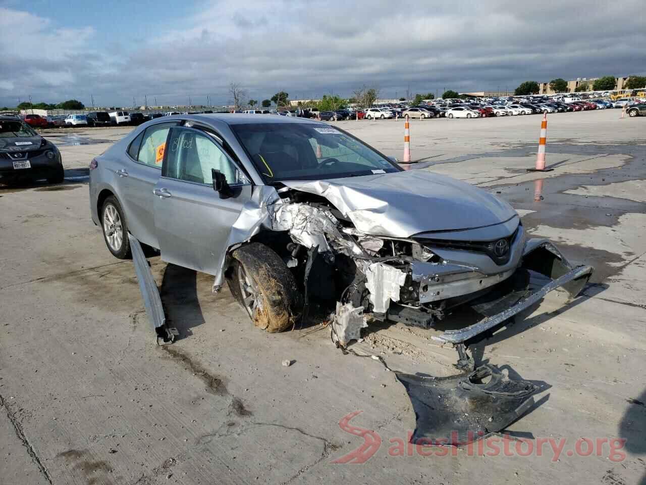 4T1B11HK0JU085820 2018 TOYOTA CAMRY