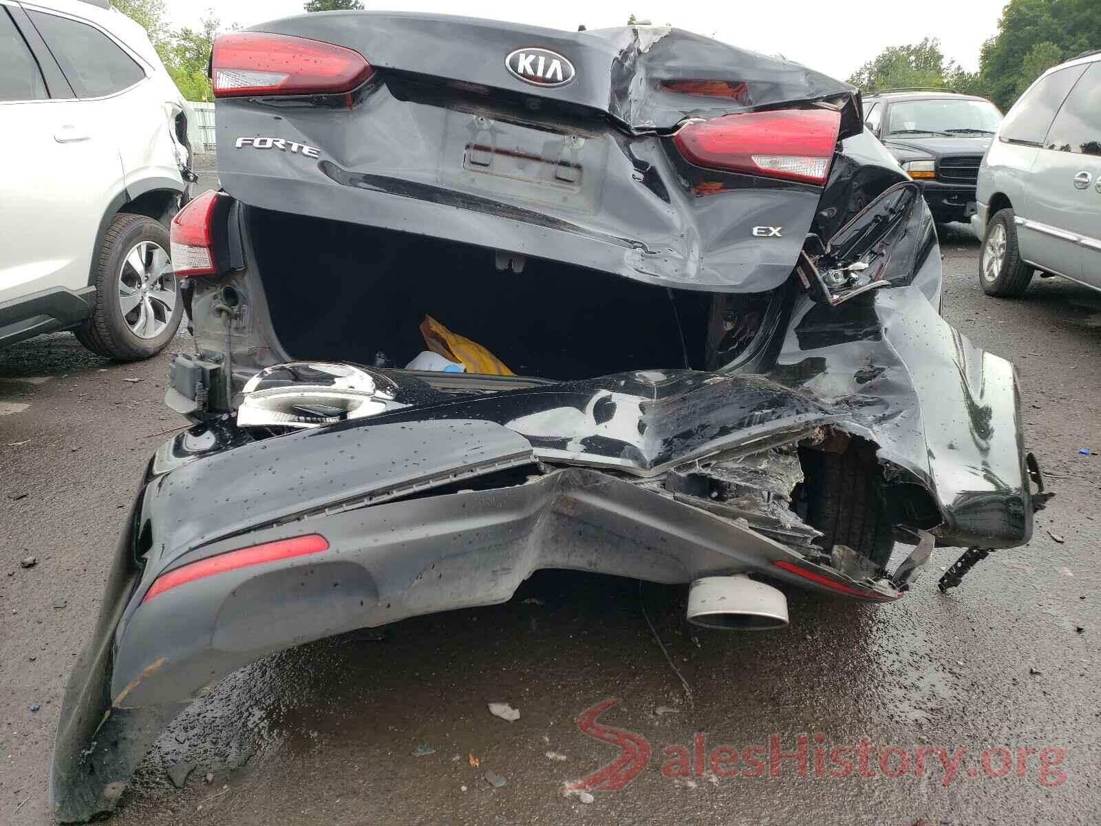 3KPFL4A87JE218426 2018 KIA FORTE