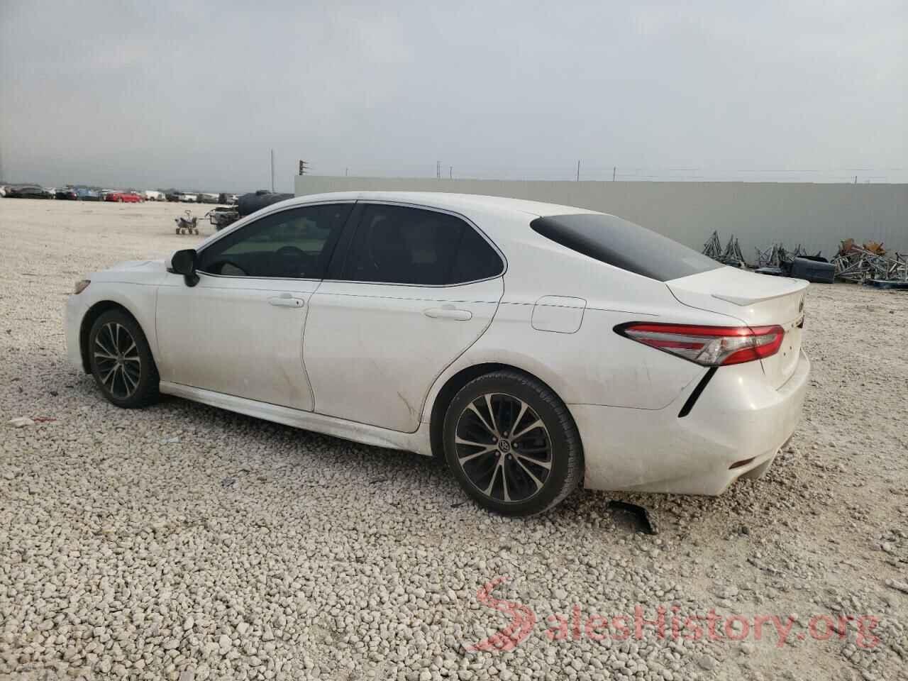 4T1B11HK2JU157987 2018 TOYOTA CAMRY