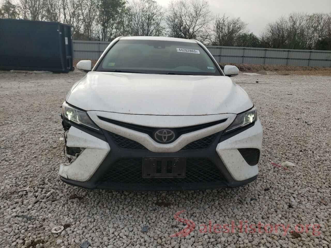 4T1B11HK2JU157987 2018 TOYOTA CAMRY