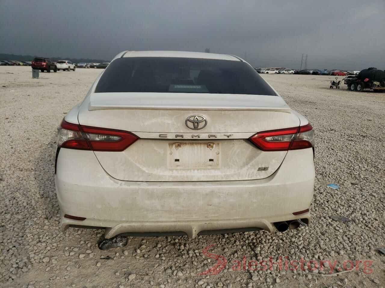 4T1B11HK2JU157987 2018 TOYOTA CAMRY