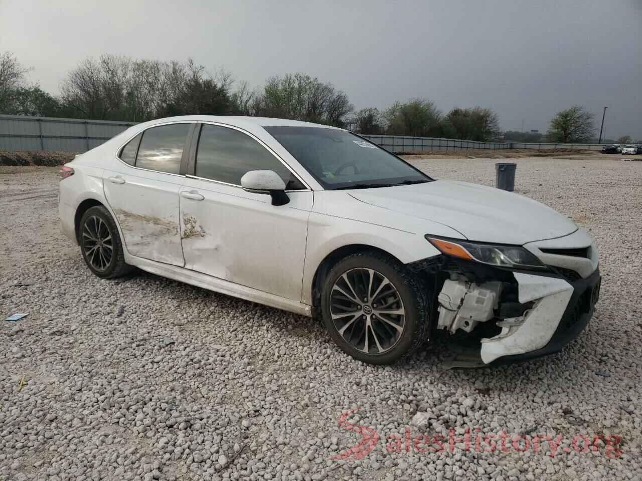 4T1B11HK2JU157987 2018 TOYOTA CAMRY