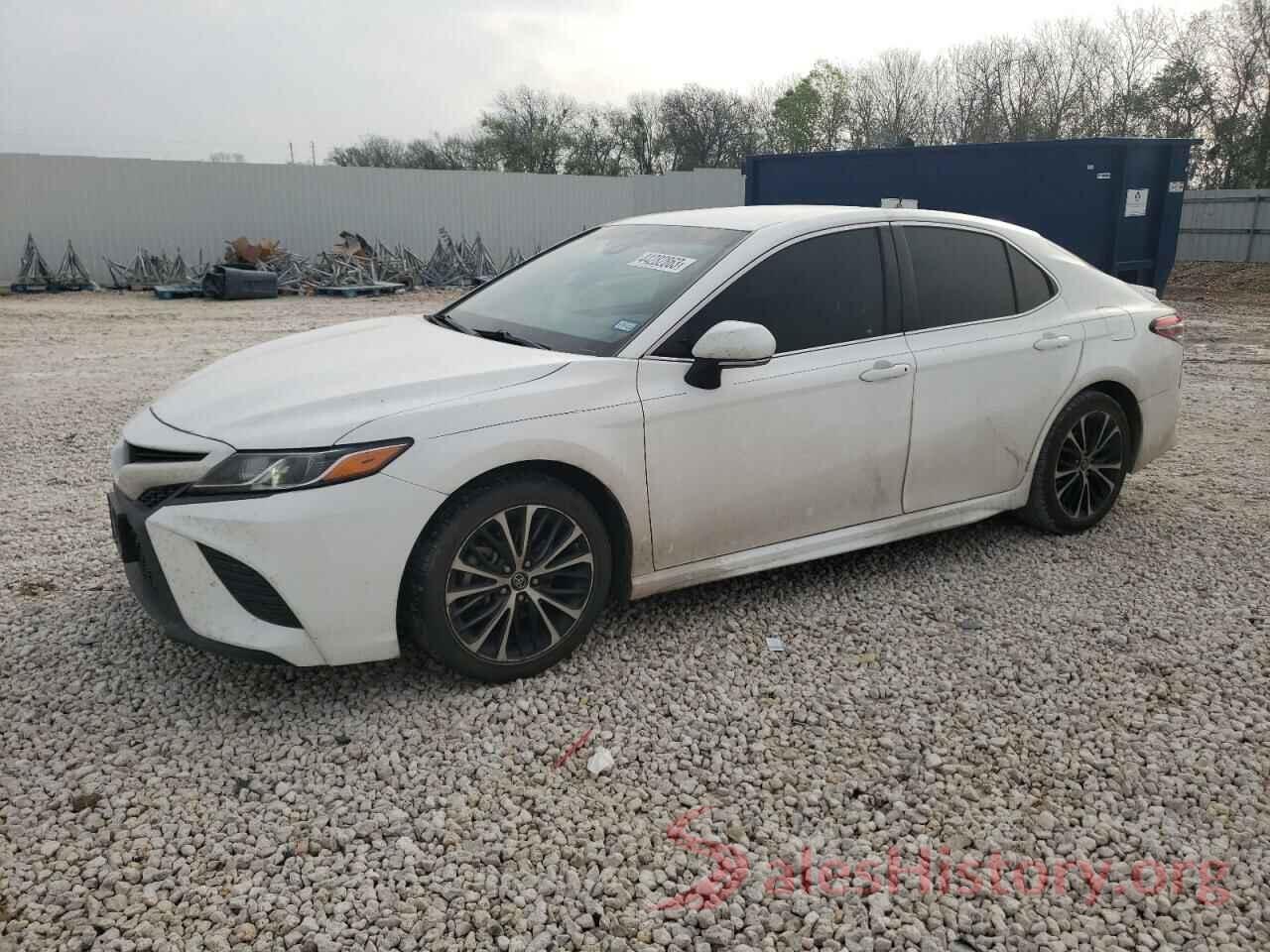 4T1B11HK2JU157987 2018 TOYOTA CAMRY