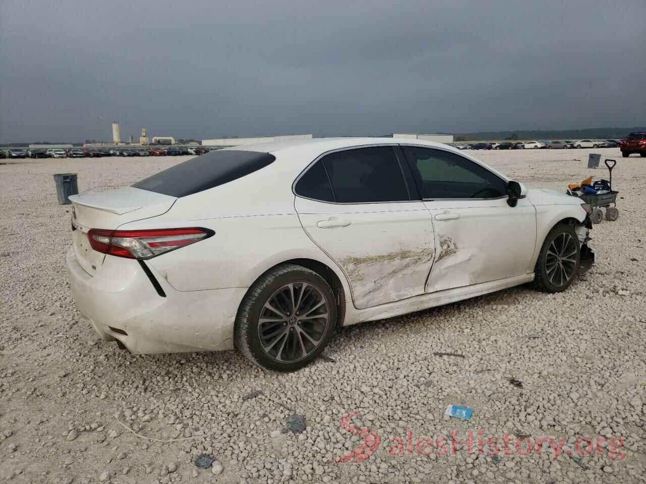 4T1B11HK2JU157987 2018 TOYOTA CAMRY