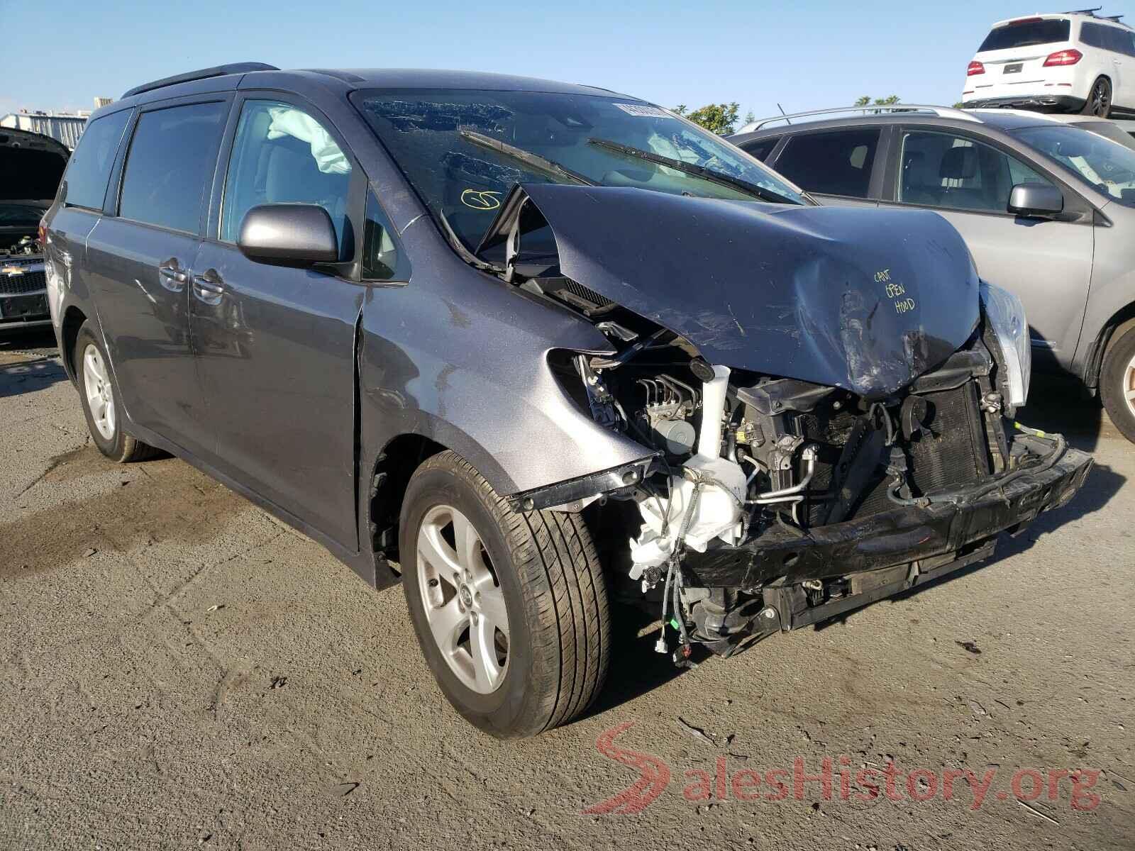 5TDKZ3DC9JS933981 2018 TOYOTA SIENNA