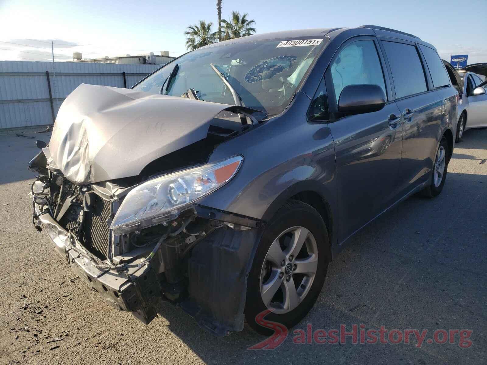 5TDKZ3DC9JS933981 2018 TOYOTA SIENNA