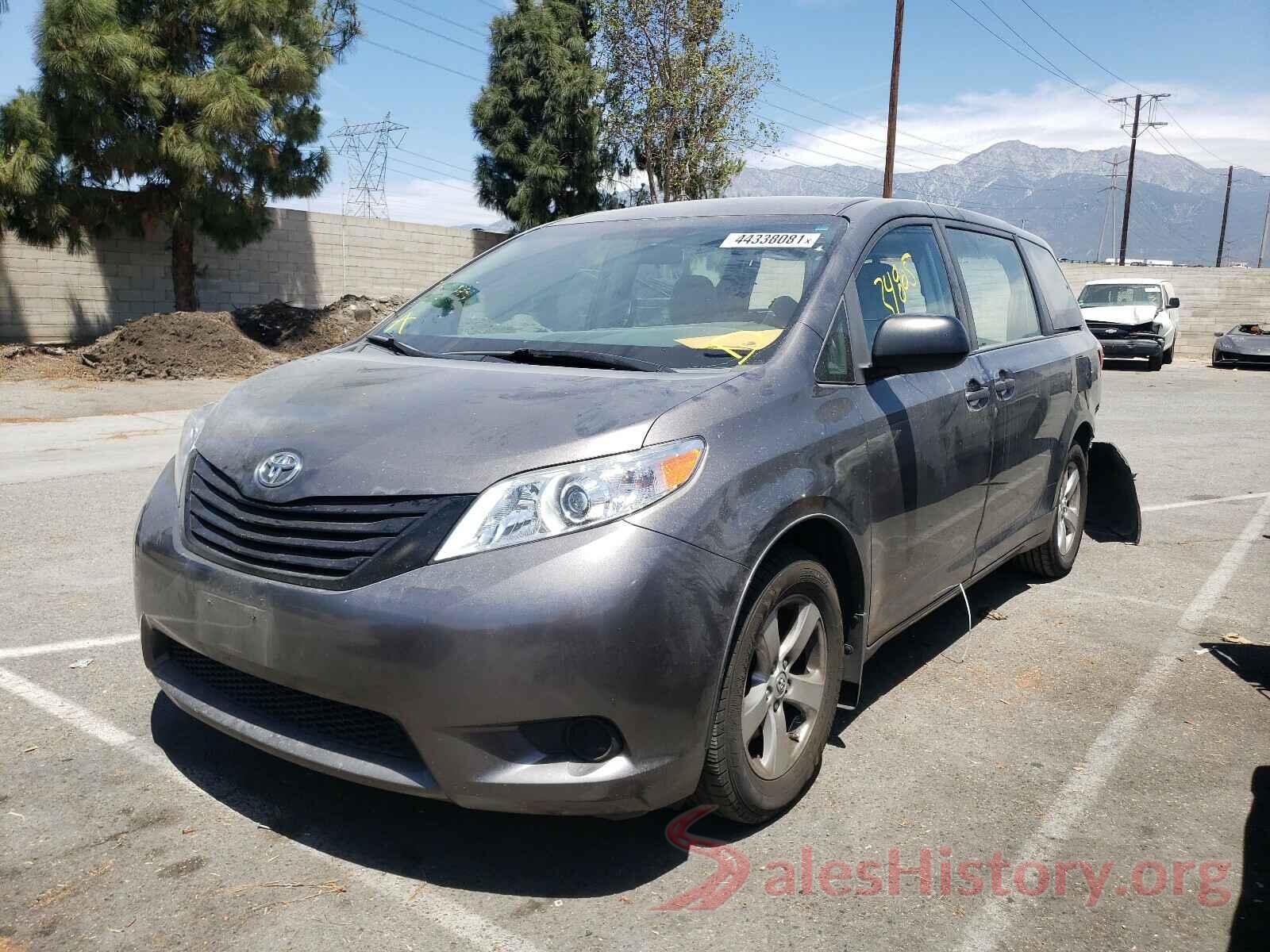 5TDZZ3DC2HS805641 2017 TOYOTA SIENNA