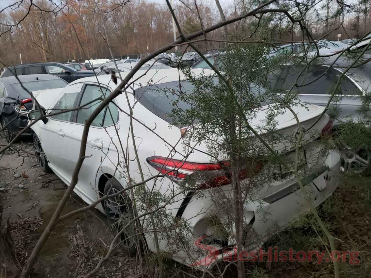 4T1B11HK8JU097858 2018 TOYOTA CAMRY