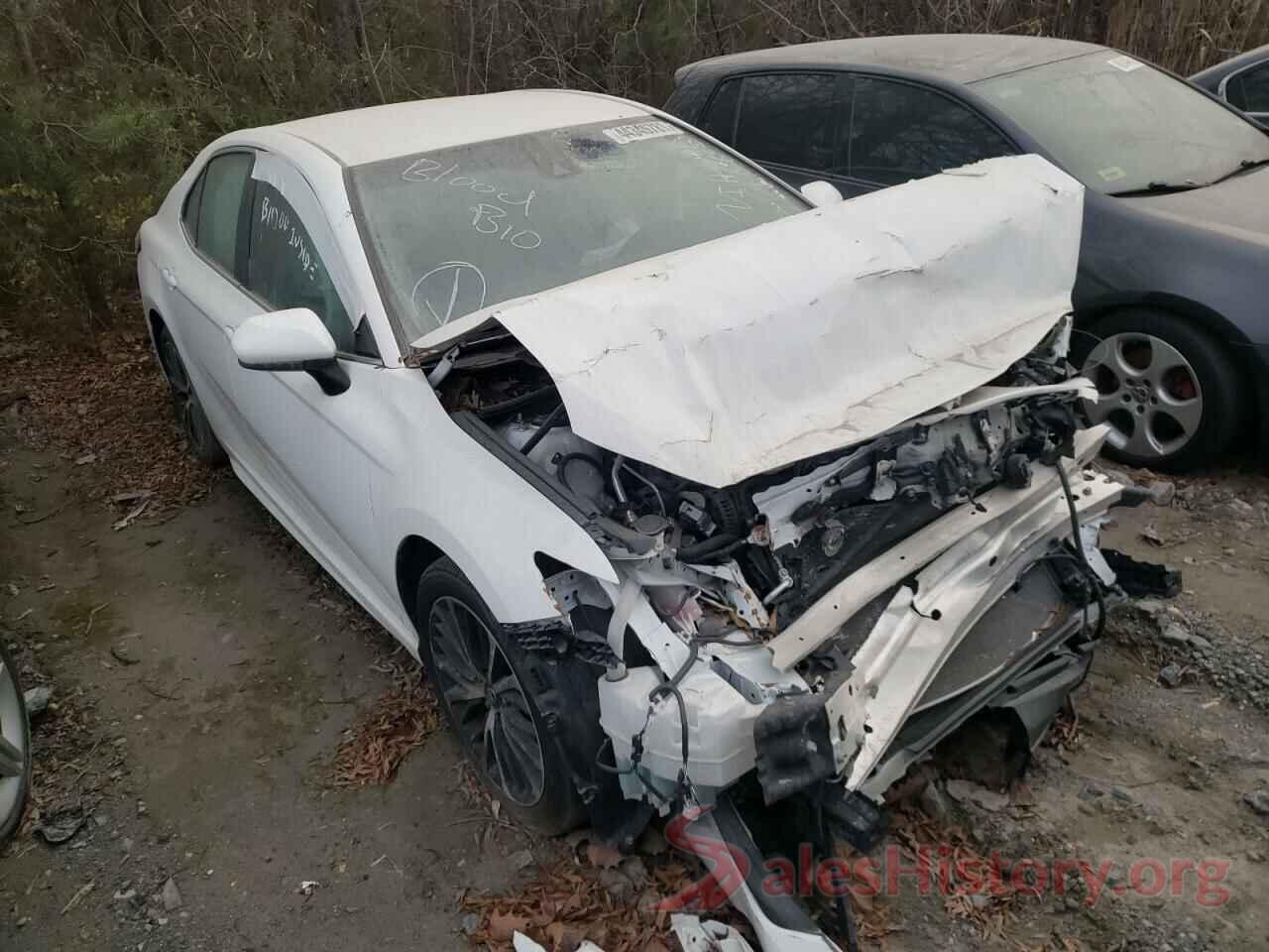 4T1B11HK8JU097858 2018 TOYOTA CAMRY