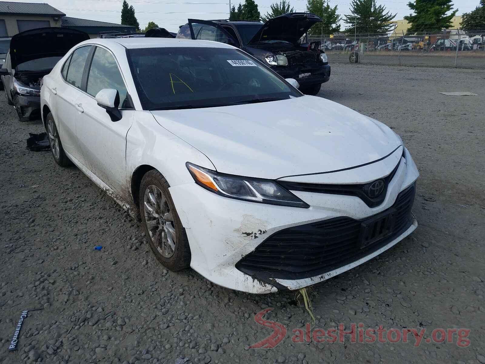 4T1B11HK2JU590323 2018 TOYOTA CAMRY