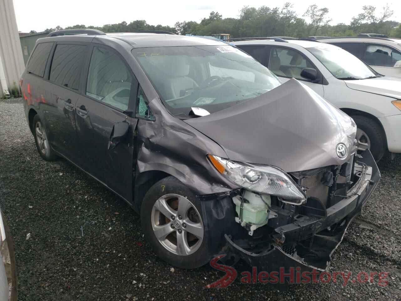 5TDKZ3DC8HS777636 2017 TOYOTA SIENNA