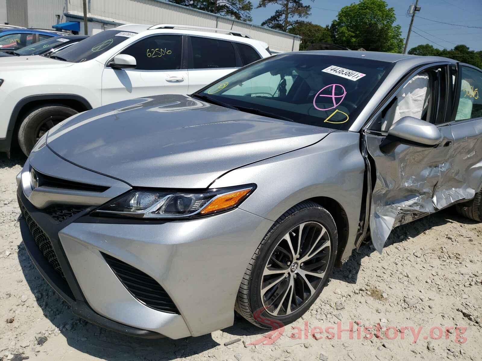 4T1B11HK0JU662698 2018 TOYOTA CAMRY