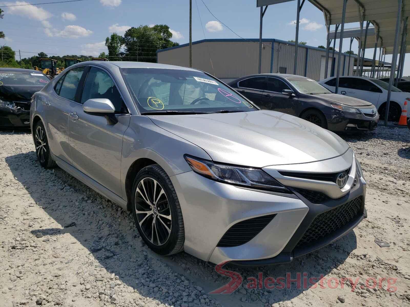 4T1B11HK0JU662698 2018 TOYOTA CAMRY