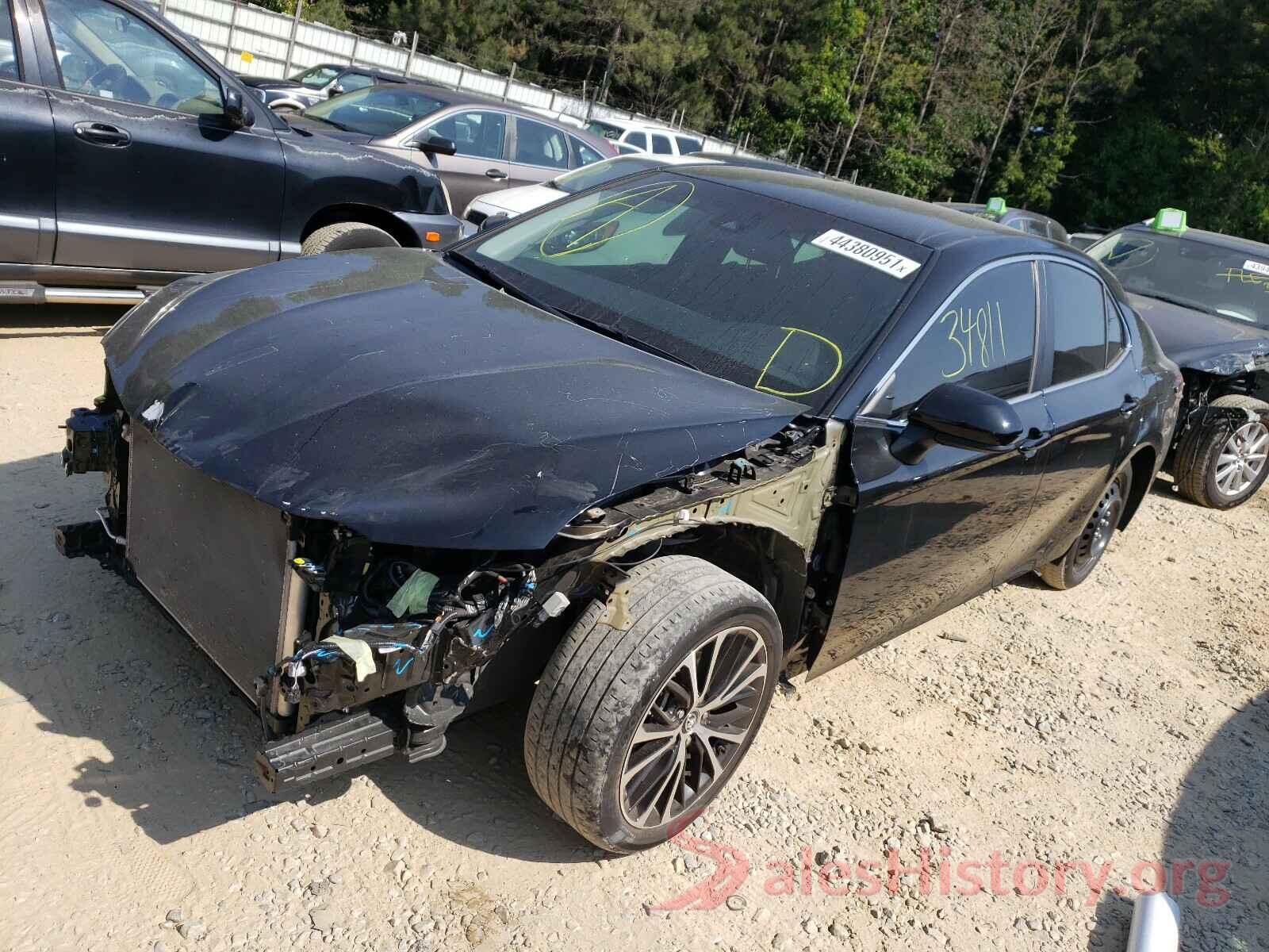 4T1B11HK2JU045609 2018 TOYOTA CAMRY