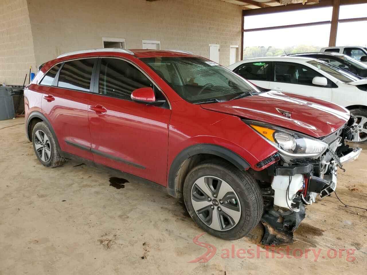 KNDCB3LC6J5153906 2018 KIA NIRO