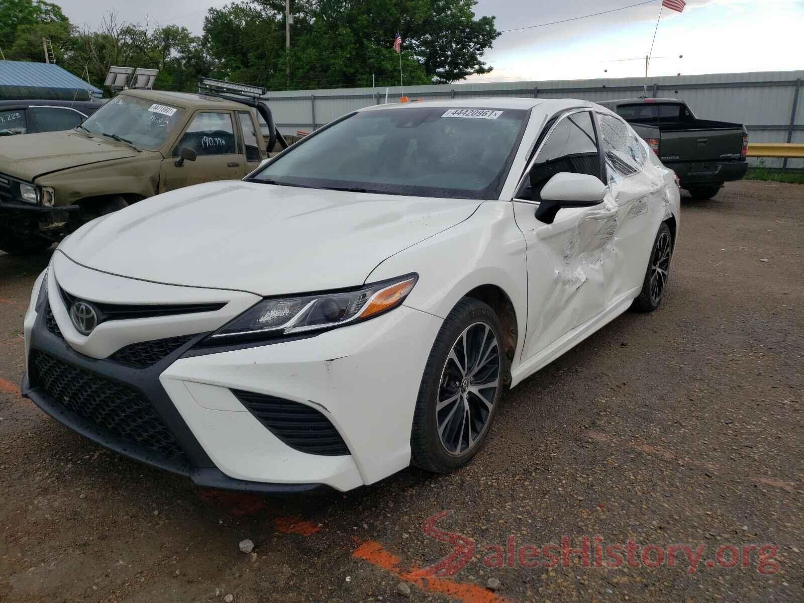 JTNB11HK5J3005062 2018 TOYOTA CAMRY