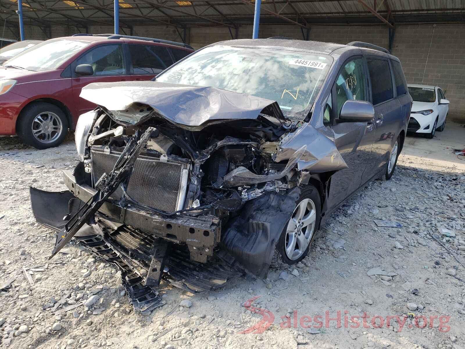 5TDKZ3DC8KS968156 2019 TOYOTA SIENNA