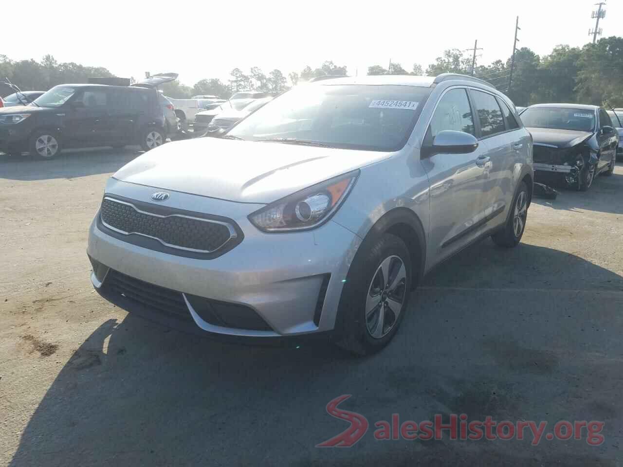 KNDCB3LC3J5110303 2018 KIA NIRO