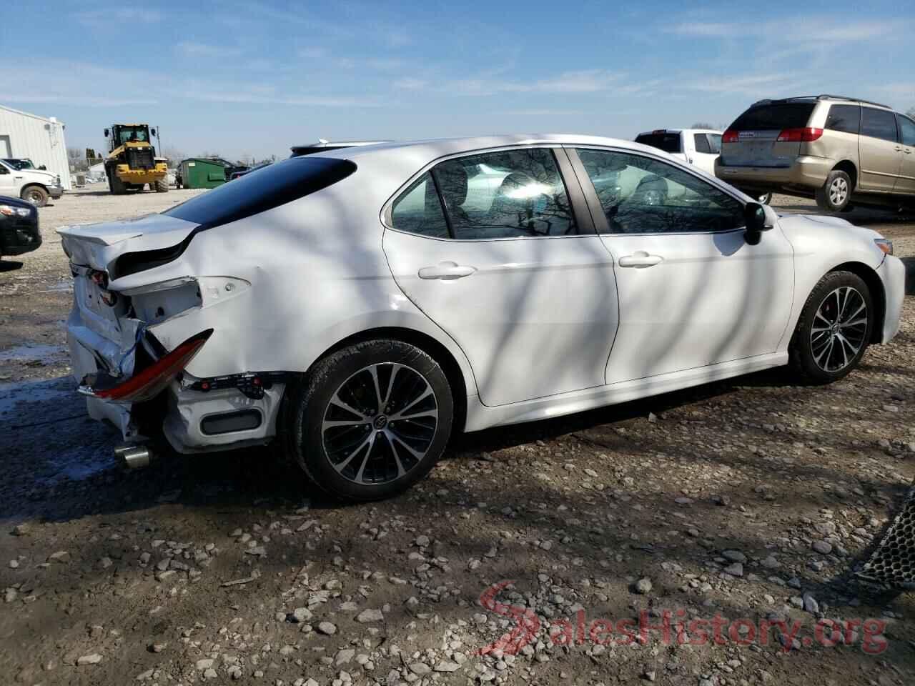 4T1B11HK9JU621549 2018 TOYOTA CAMRY