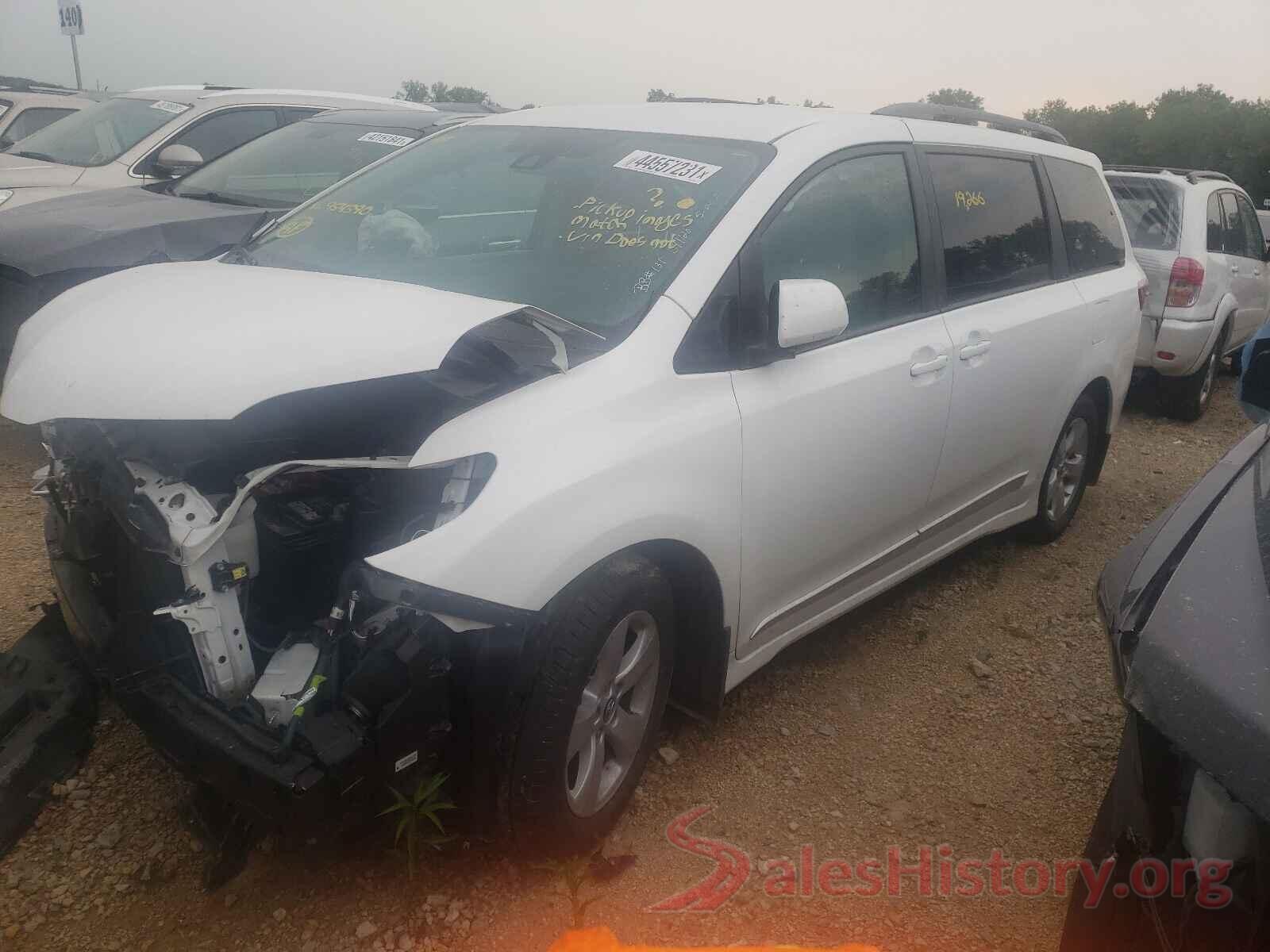 5TDKZ3DC0JS954590 2018 TOYOTA SIENNA