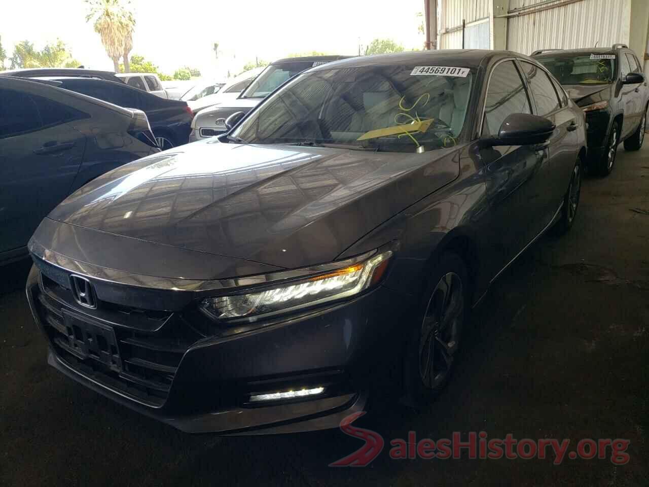 1HGCV1F52JA055795 2018 HONDA ACCORD