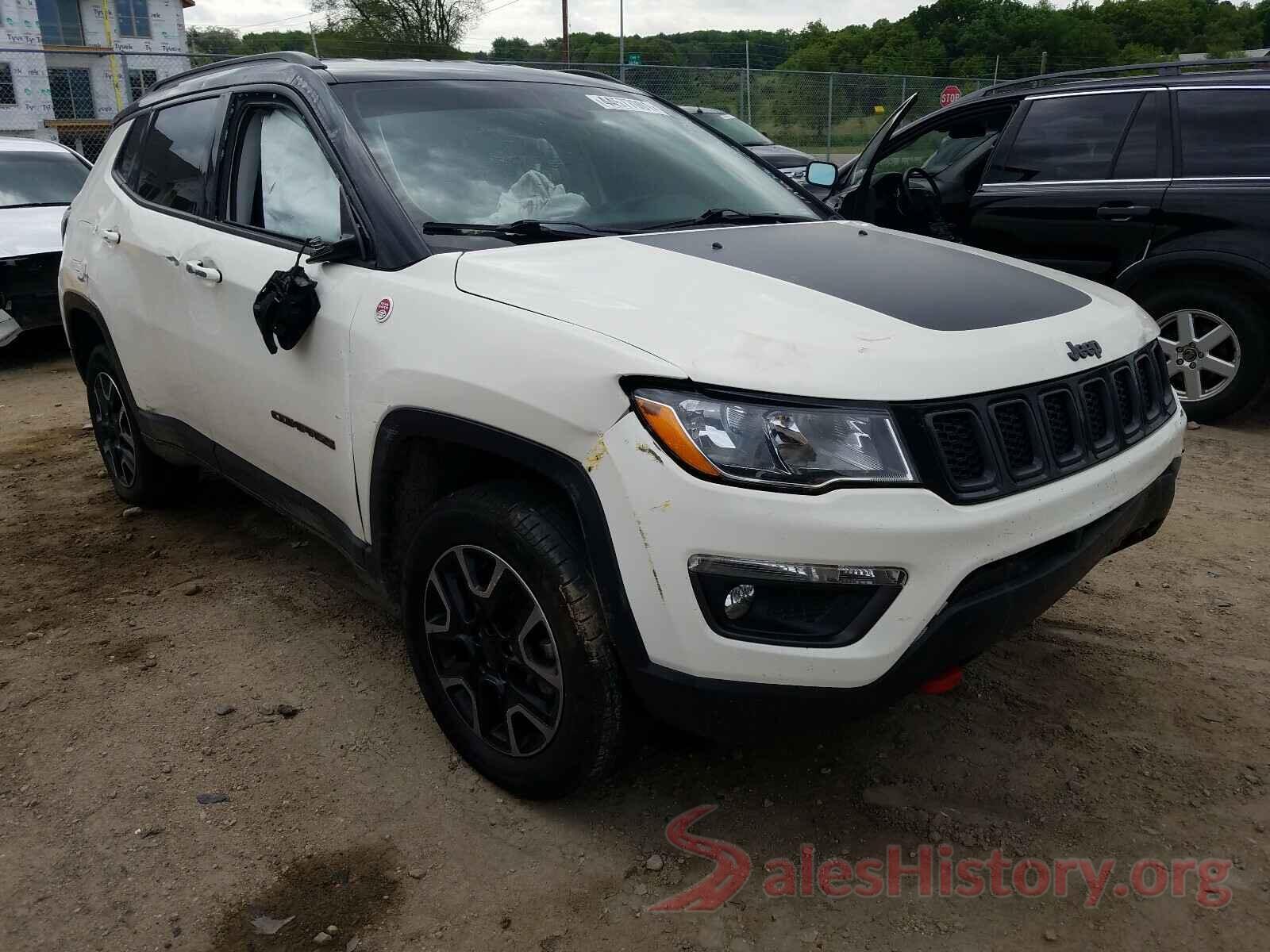 3C4NJDDB2KT660472 2019 JEEP COMPASS