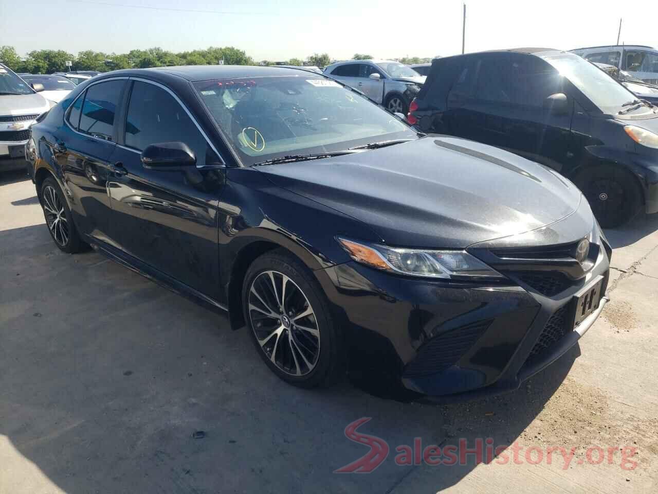 4T1B11HK2JU143197 2018 TOYOTA CAMRY