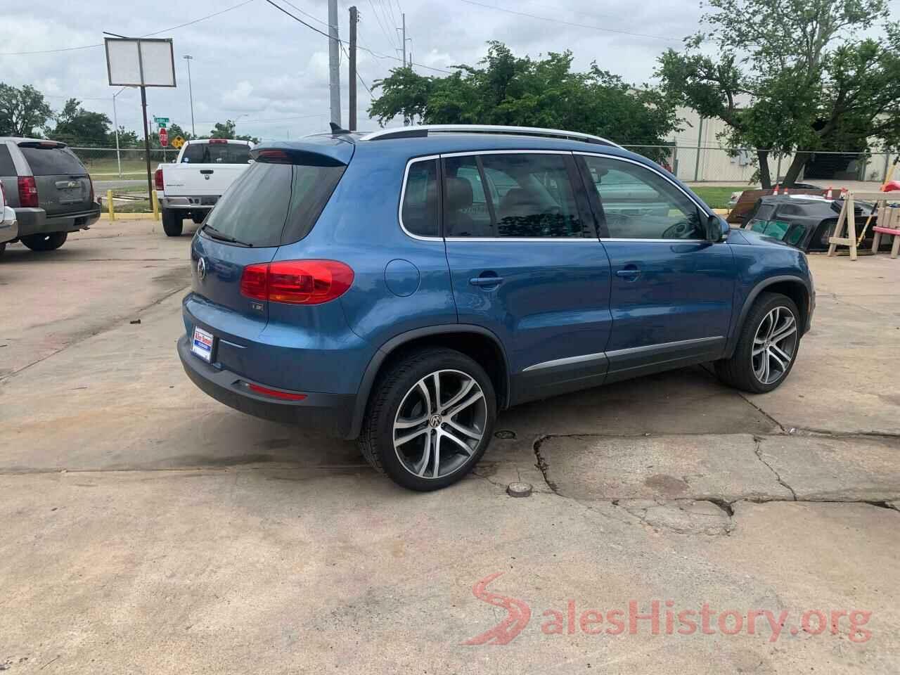 WVGVV7AX4HK007251 2017 VOLKSWAGEN TIGUAN