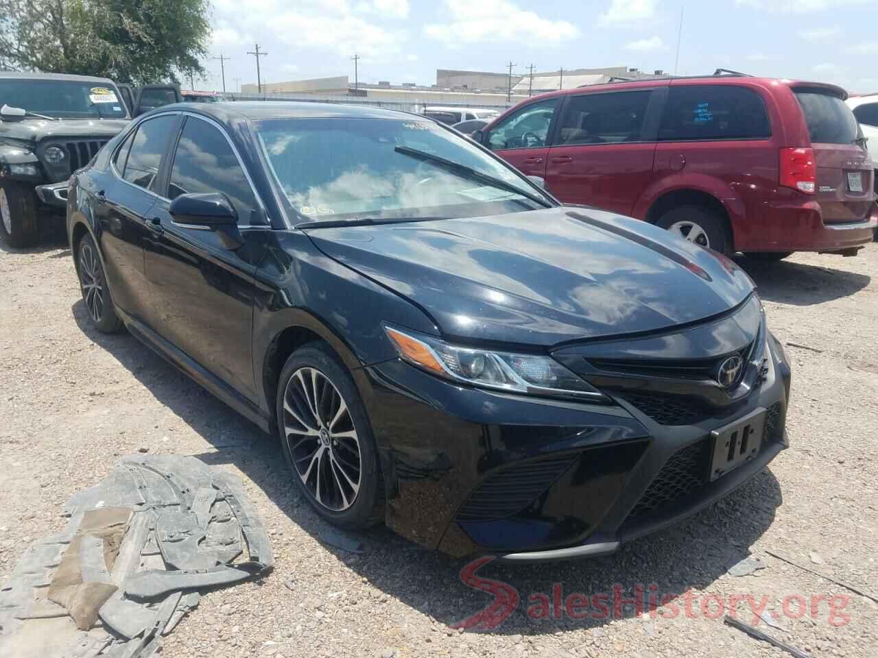 4T1B11HK3JU576821 2018 TOYOTA CAMRY