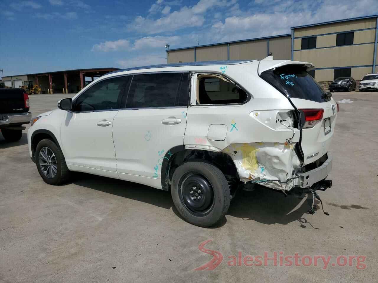 5TDKZRFH8JS529761 2018 TOYOTA HIGHLANDER