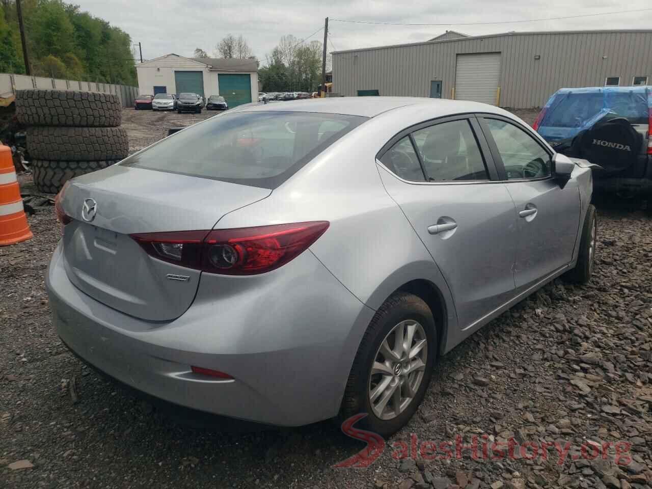 3MZBN1U77JM235109 2018 MAZDA 3