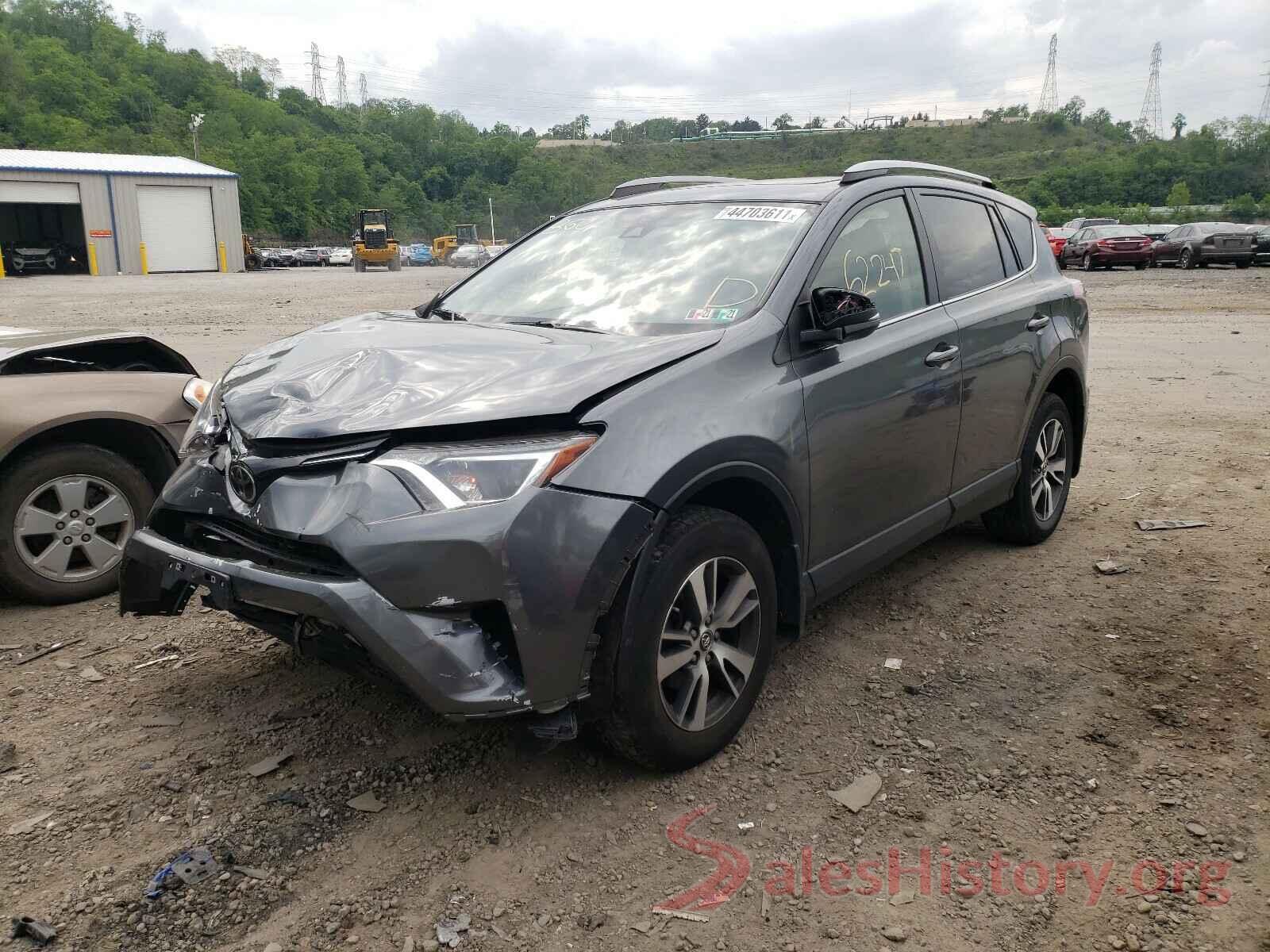 JTMRFREV1HD210285 2017 TOYOTA RAV4