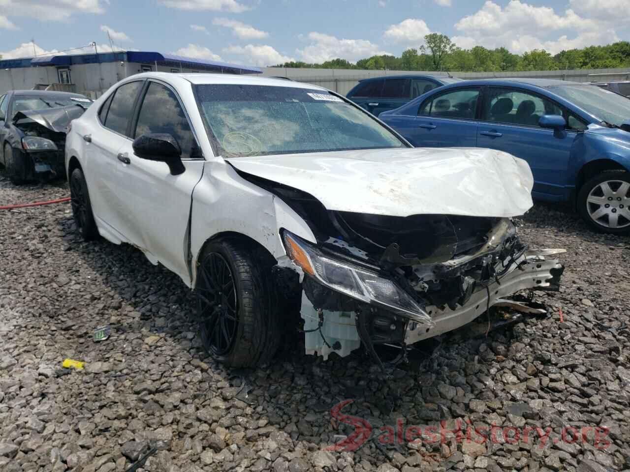 4T1B11HK2JU142504 2018 TOYOTA CAMRY