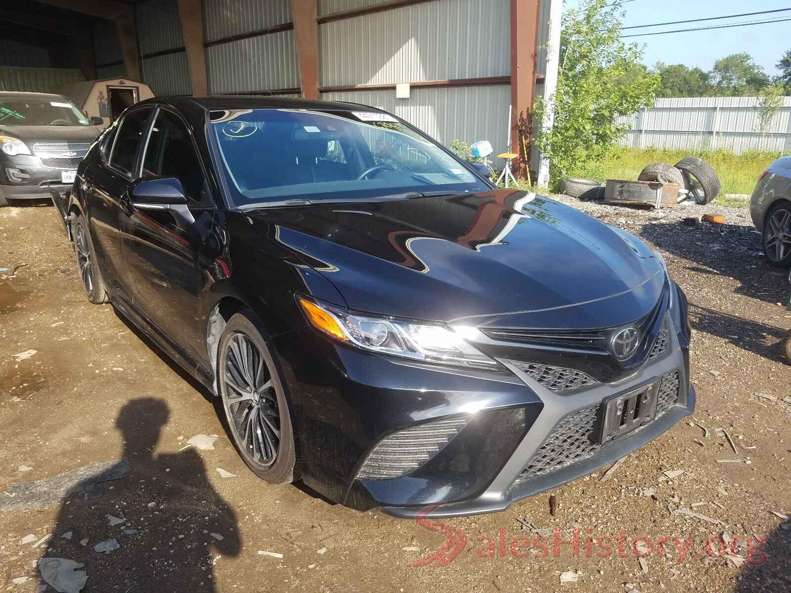 4T1B11HK6JU670045 2018 TOYOTA CAMRY